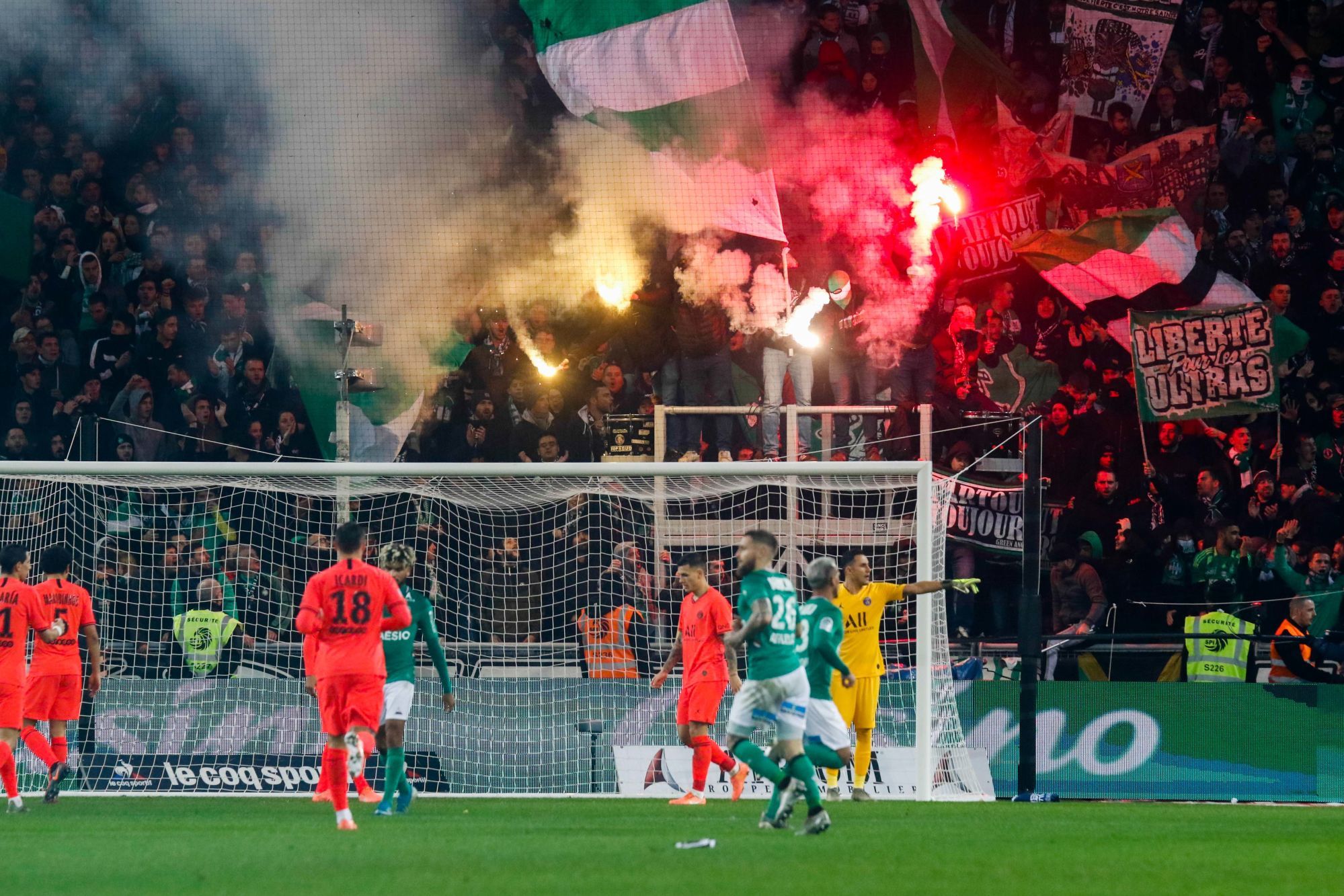 🔥 Les fumigènes bientôt expérimentés à Geoffroy-Guichard ?