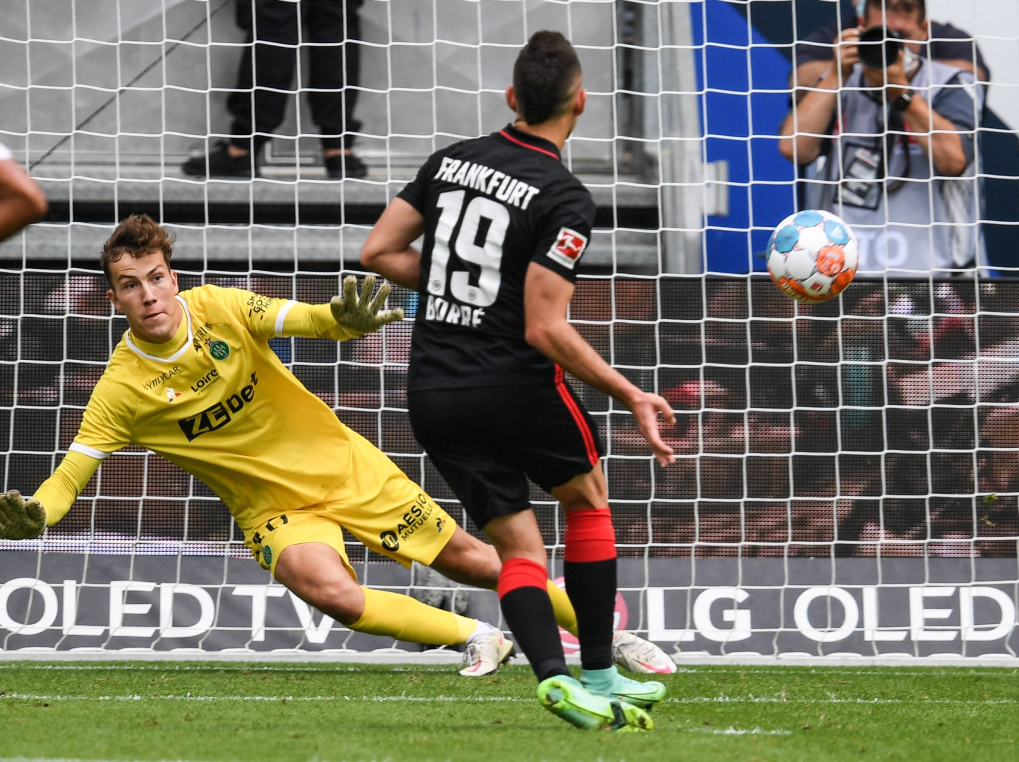 🎬 Revivez les meilleures actions de la rencontre - Franfurt vs. ASSE