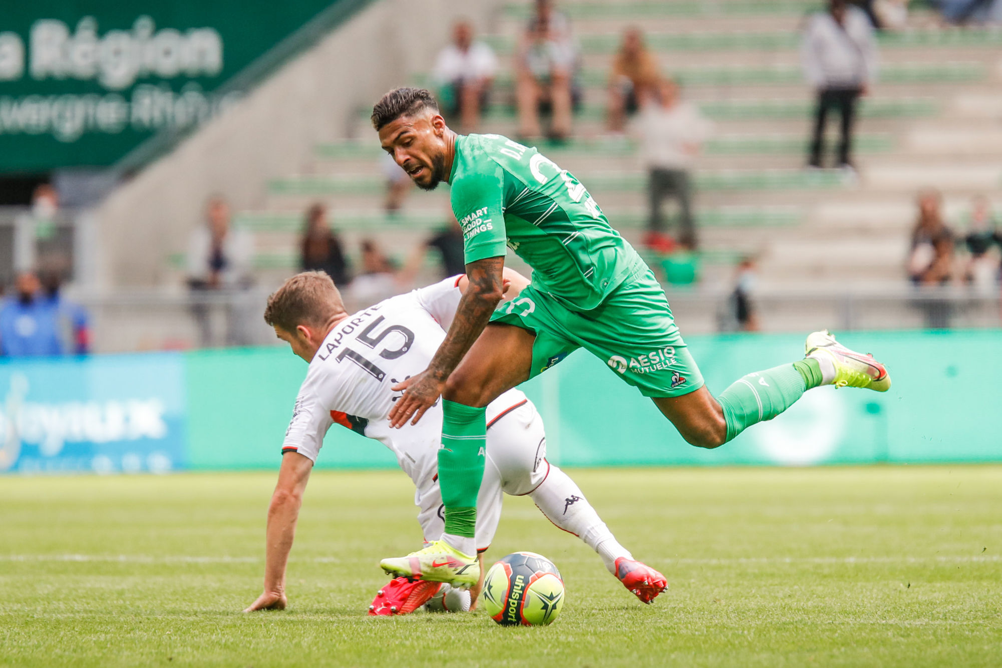 Mercato : Denis Bouanga courtisé par un nouveau prétendant !