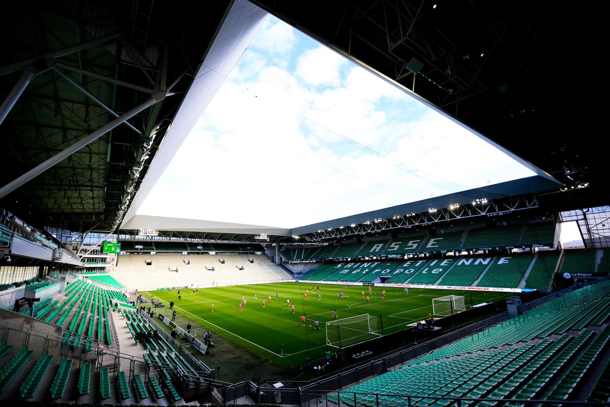 🚨 Vente de l’ASSE : Un milliardaire dépose une offre qui pourrait tout changer !