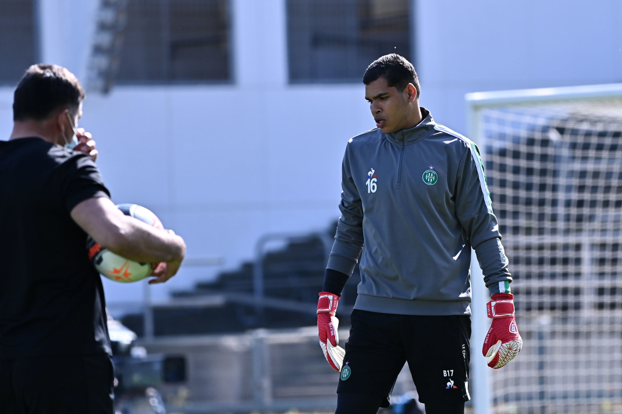 🎥 Qui es-tu Nabil Ouennas, ce gardien régulièrement en U20 d'Algérie ?