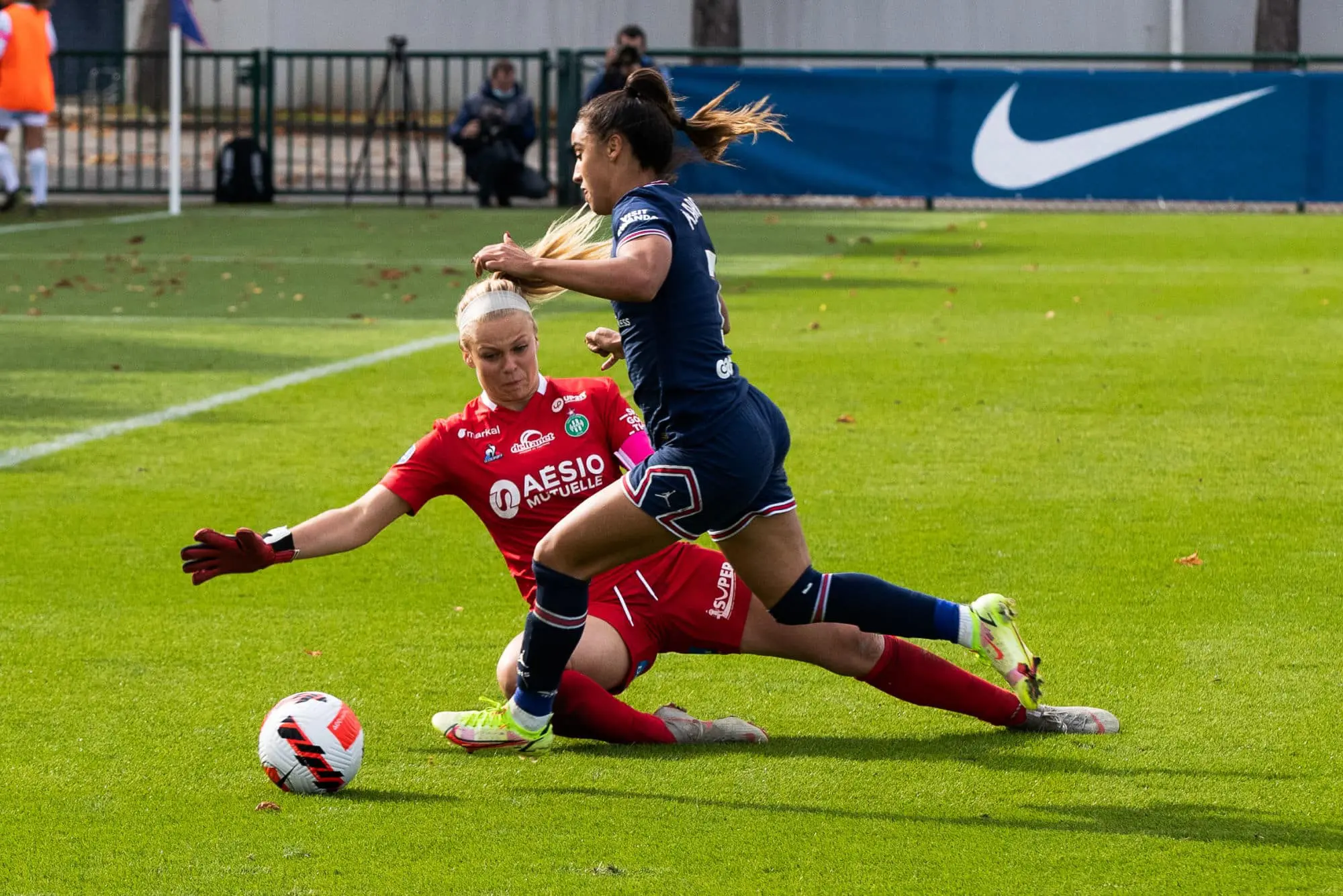 📺Féminines : la déroute contre Paris en images !