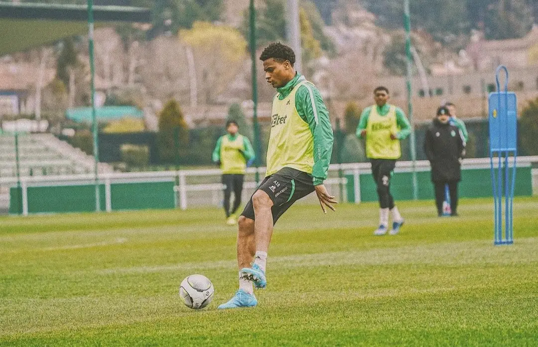 Un petit nouveau à l'entrainement des pros !