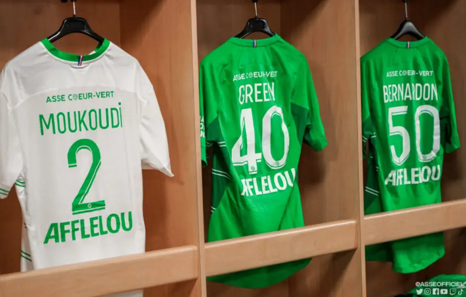 🚨 Flash #SRFCASSE : Aouchiche titularisé pour débuter la rencontre !