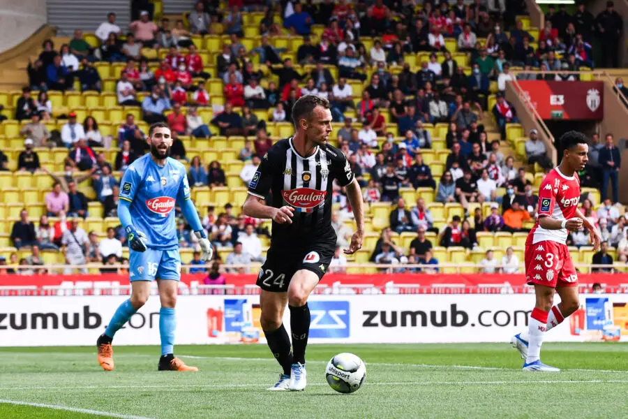 Mercato : Paul Bernardoni et Romain Thomas pourraient se croiser