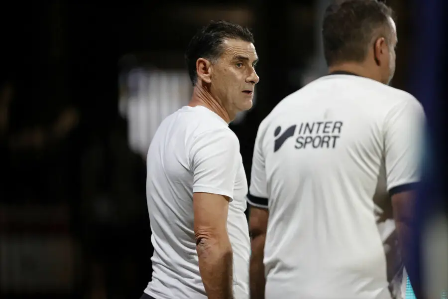 🗣 Tholot / Batlles : L'un peste contre le penalty, l'autre contre l'expulsion !