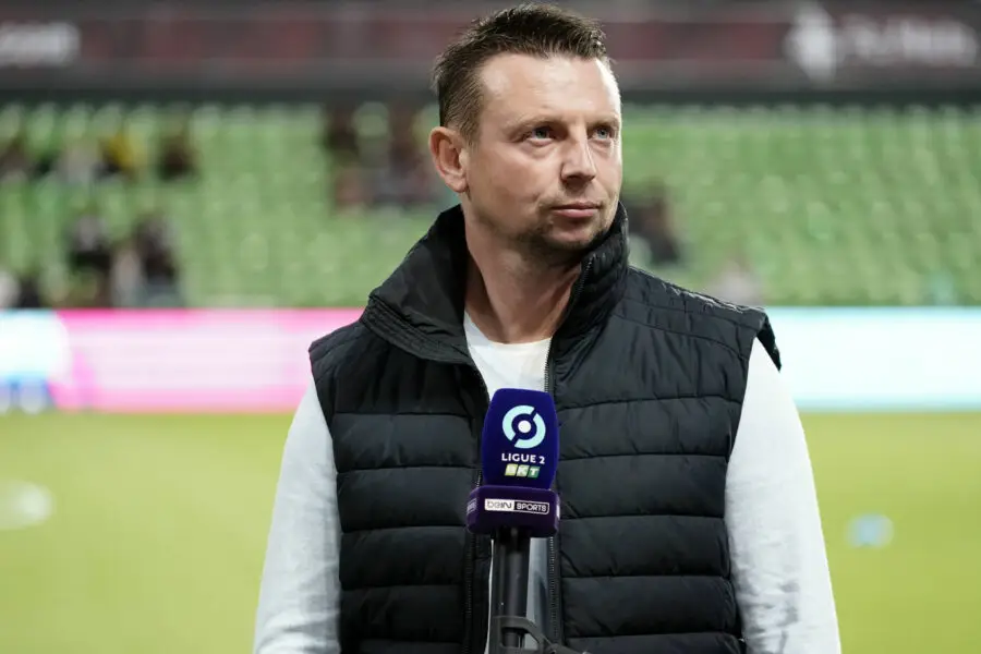 🗣 S. Dumont : "Penalty sur Krasso ? On voit qu'il plonge quand-même !"