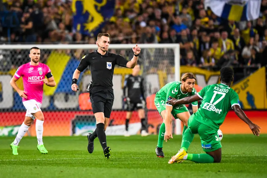 🟢🔴 ASSE - DIJON : Les Verts vont retrouver un arbitre qui ne leur réussit pas !