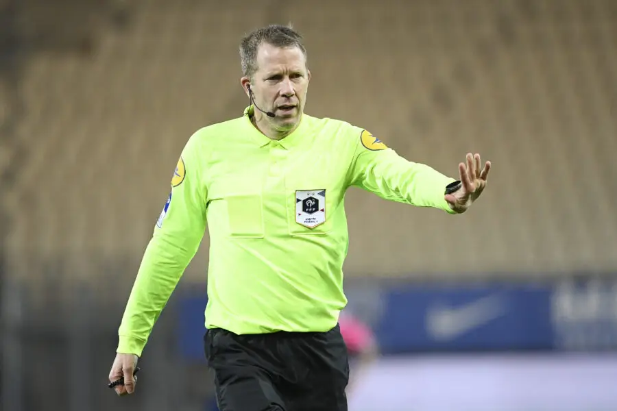 🔵🟢 CAEN - ASSE : Un arbitre qui fait débat a été désigné !