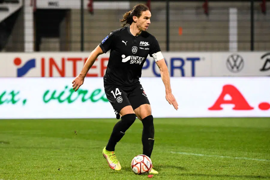 🚨 Flash Mercato : L'ASSE veut un défenseur bien connu en France !