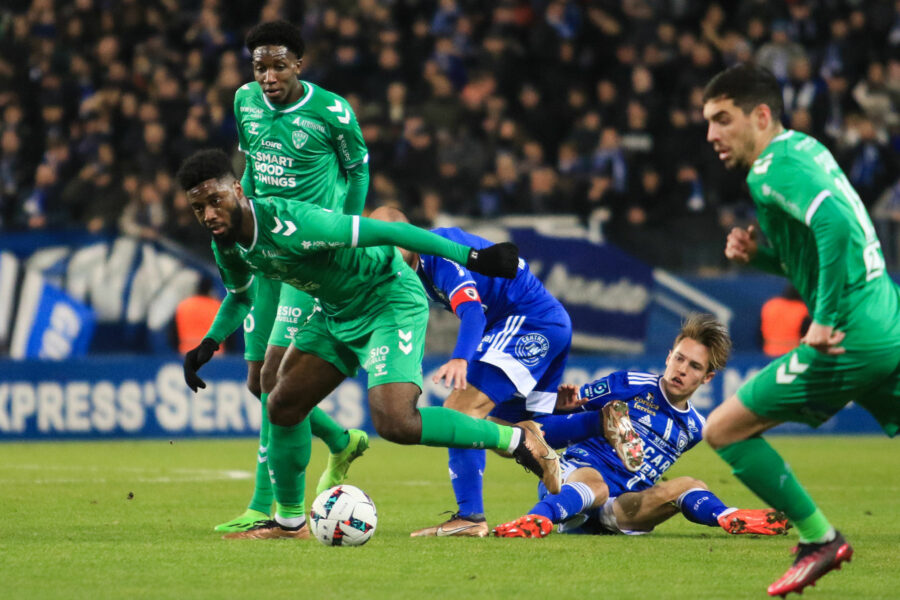 Football : l'AS Saint-Étienne l'emporte 2 à 0 face à Dijon
