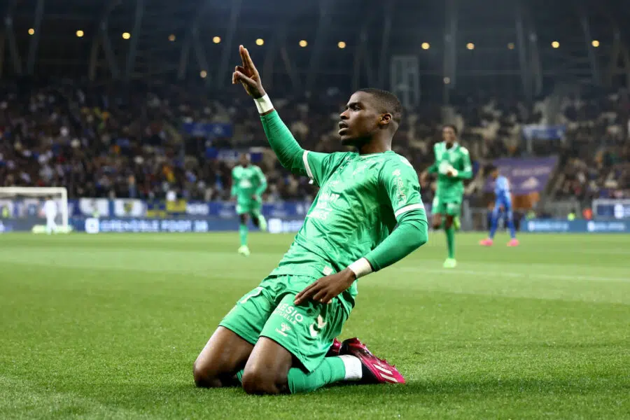 👋 Flash Mercato : Niels Nkounkou quitte l'ASSE ! (Officiel)
