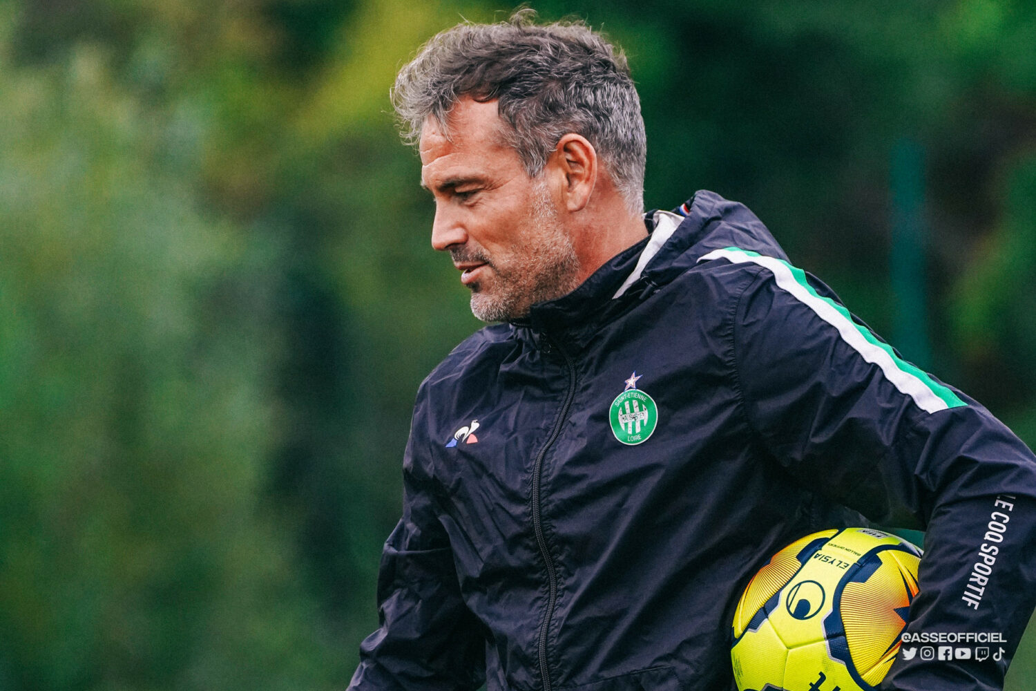 🧤Un membre du staff sent très bien à l'ASSE