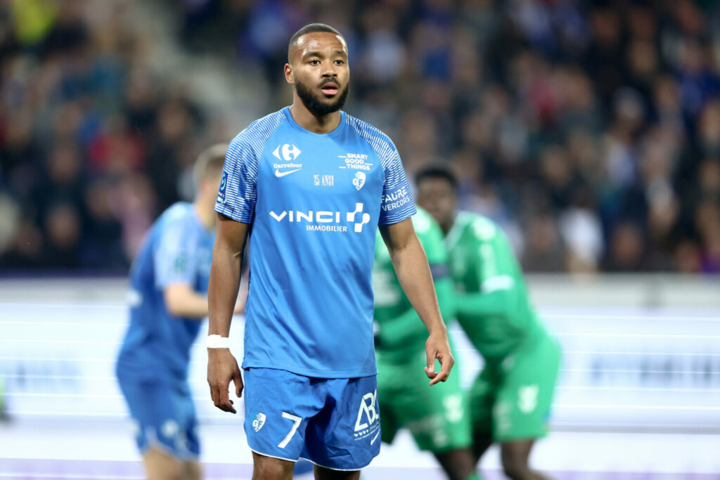 Mercato : L'ASSE doublée sur un attaquant grenoblois ?