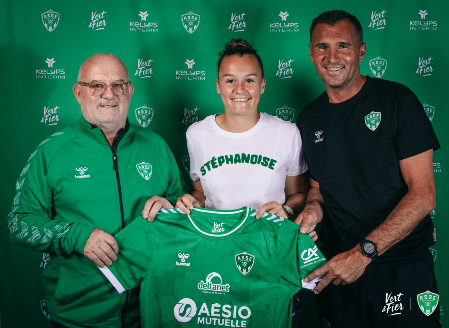 ✍💚 Une enfant du club prolonge son contrat !