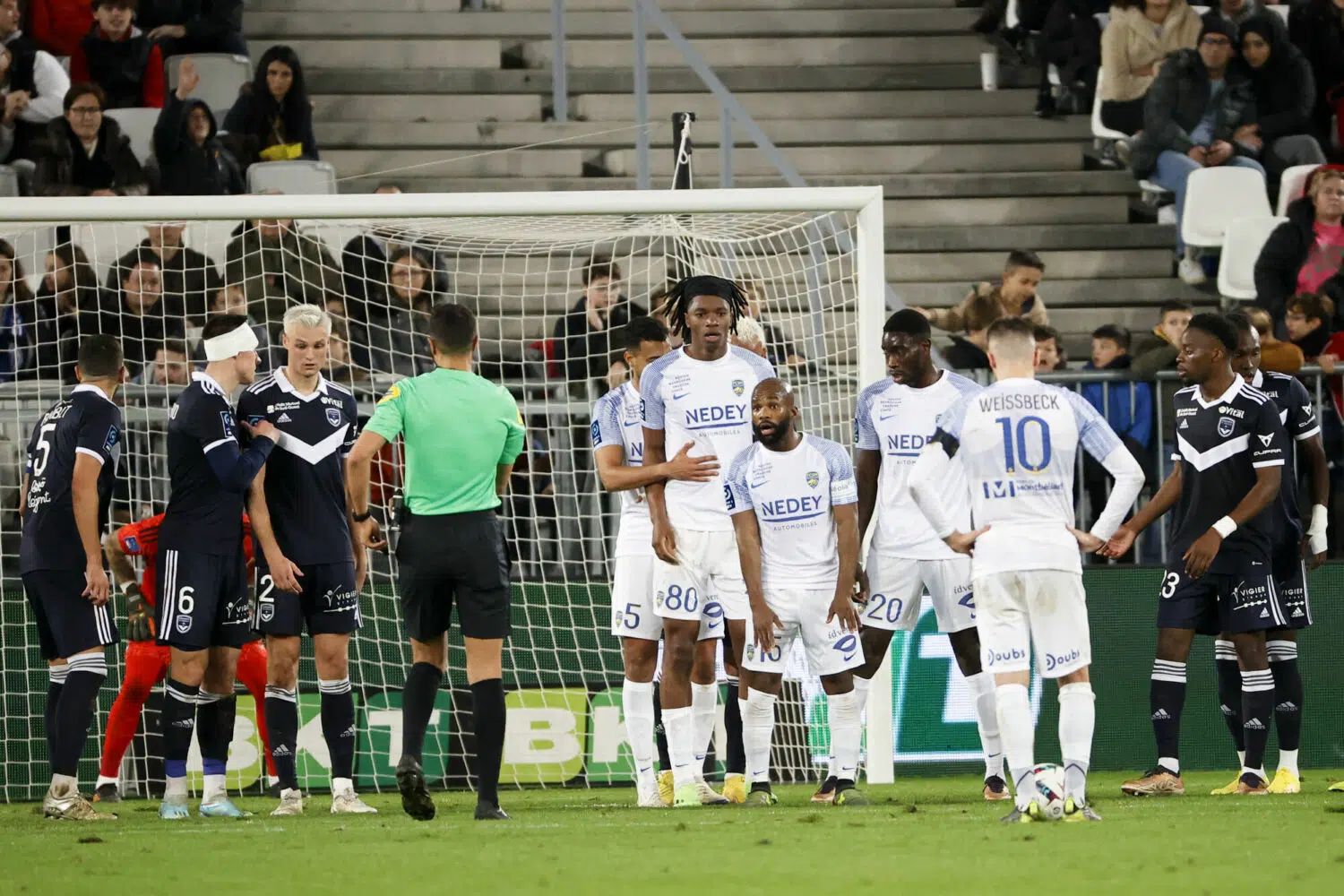 Ligue 2 : Un concurrent de moins pour la montée ?