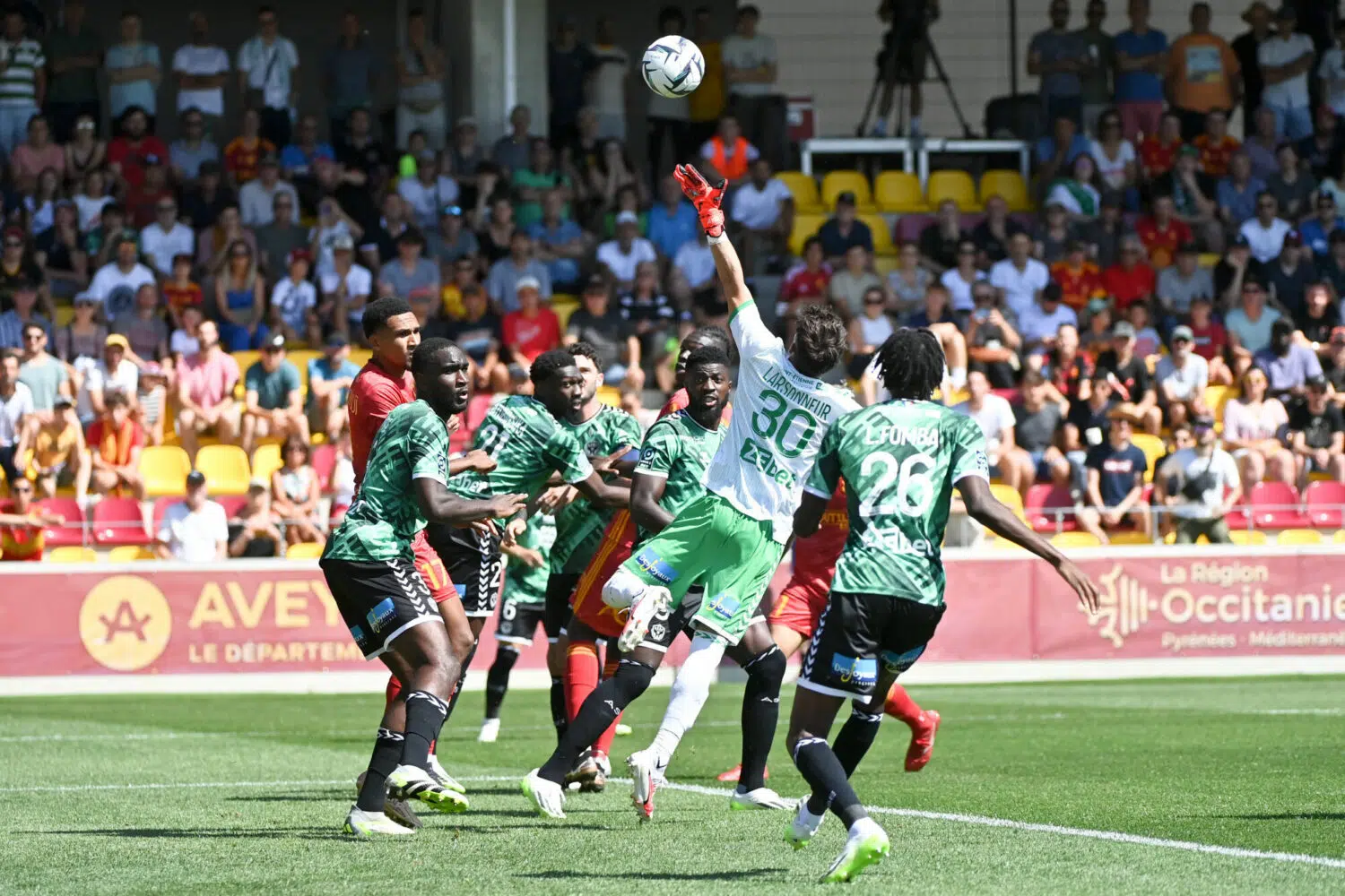 "Une défense instable, passive et déséquilibrée par les remaniements incessants"