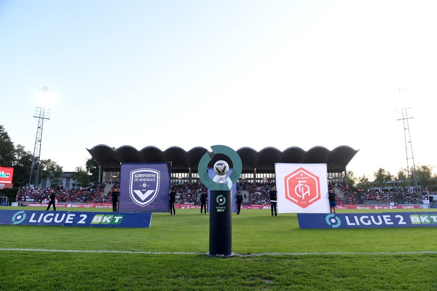 Ligue 2 :  Coup de poignard de 7 clubs envers Annecy !