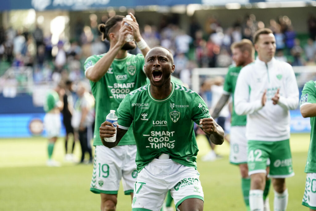 17 Stephane DIARRA (asse) during the Ligue 2 BKT match between Esperance Sportive Troyes Aube Champagne and Association Sportive de Saint-Etienne at Stade de l'Aube on September 30, 2023 in Troyes, France. (Photo by Dave Winter/FEP/Icon Sport)