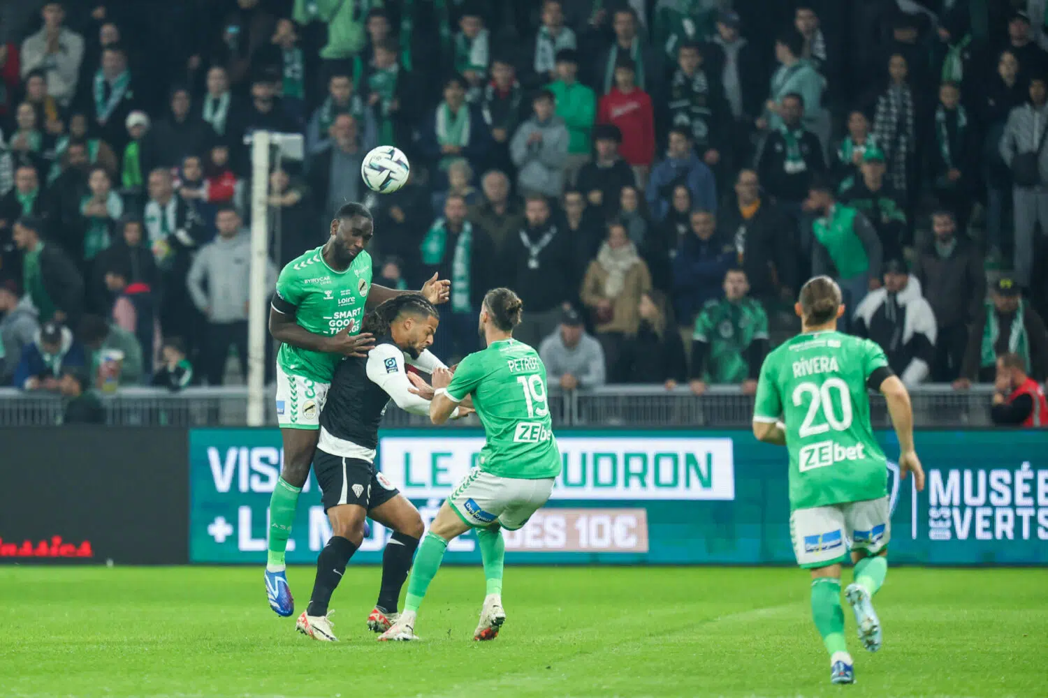 Flop à l'ASSE, il est admiré par ses coéquipiers en L2 aujourd'hui