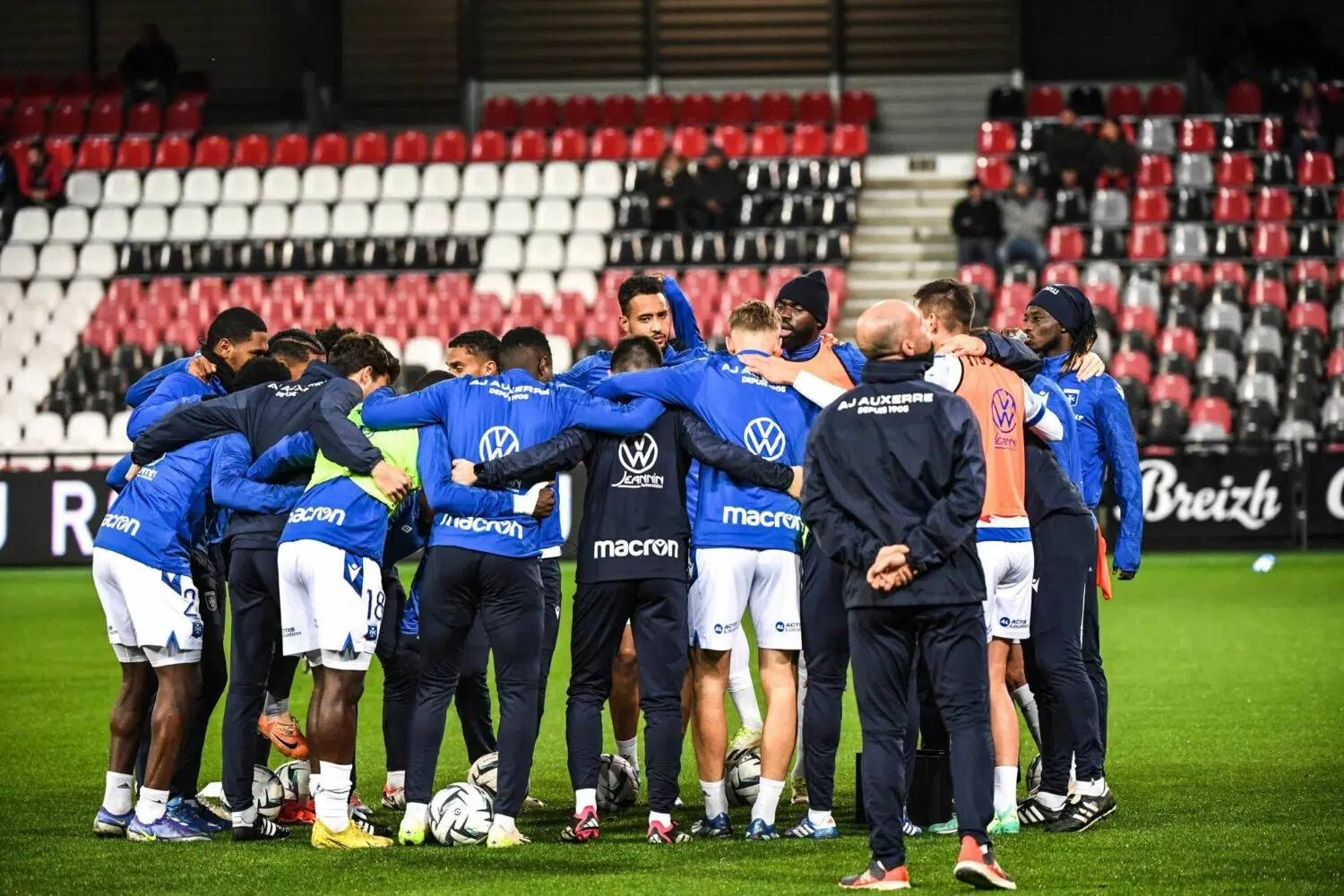 Le groupe d'Auxerre avec 2 absences de marque !
