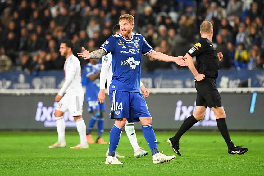 Ligue 2 : Tensions entre Charbonnier et les supporters Corses !