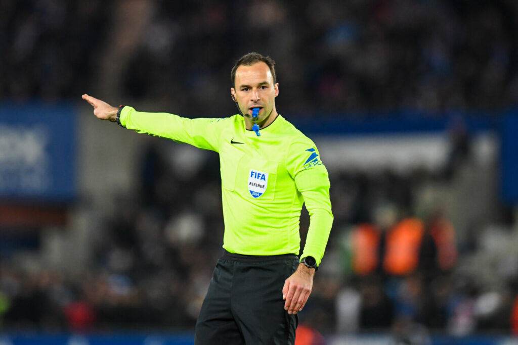 Ligue 2 : Un arbitre international au sifflet pour un choc historique !