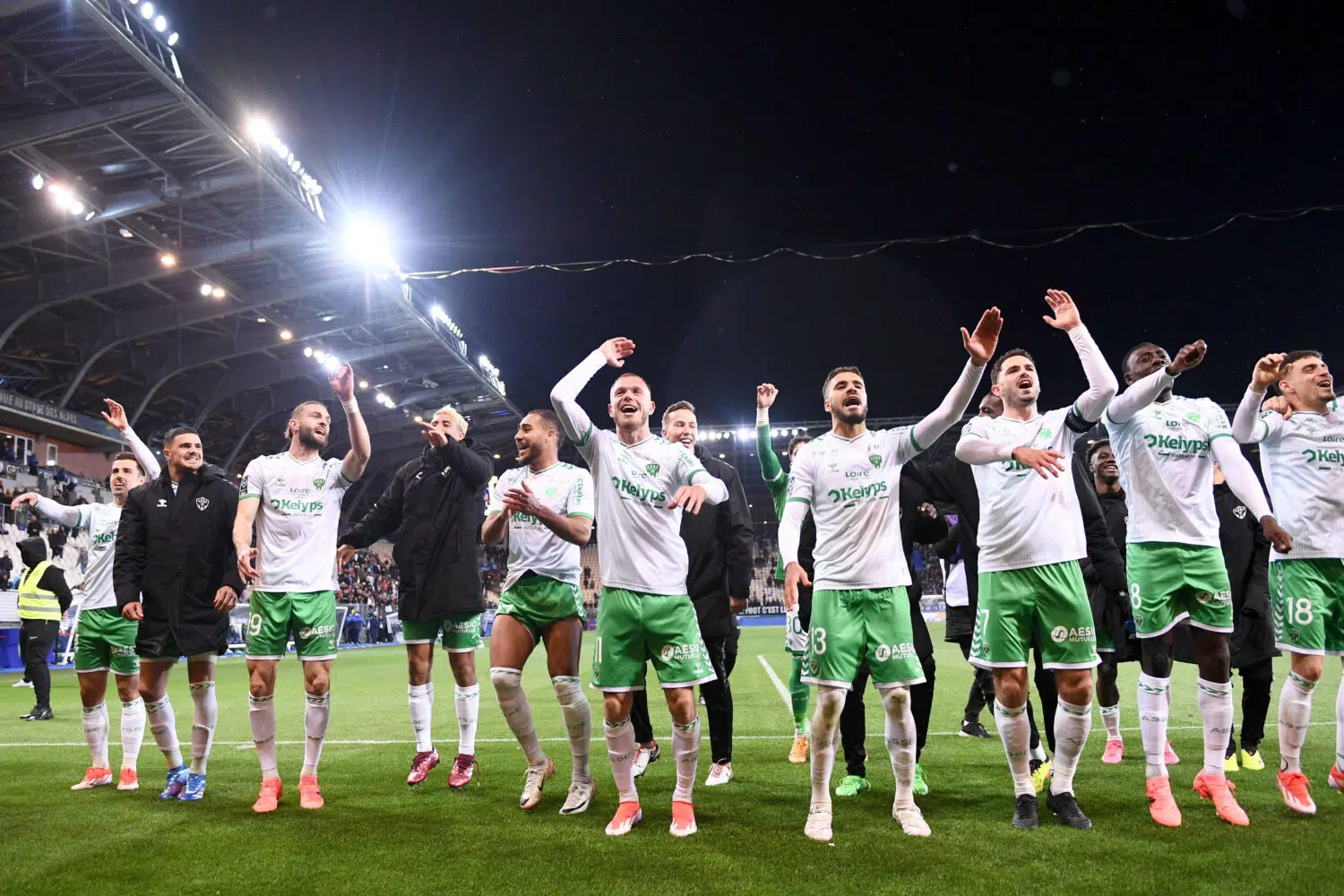 Un buteur lâche une vérité sur le vestiaire après Grenoble !