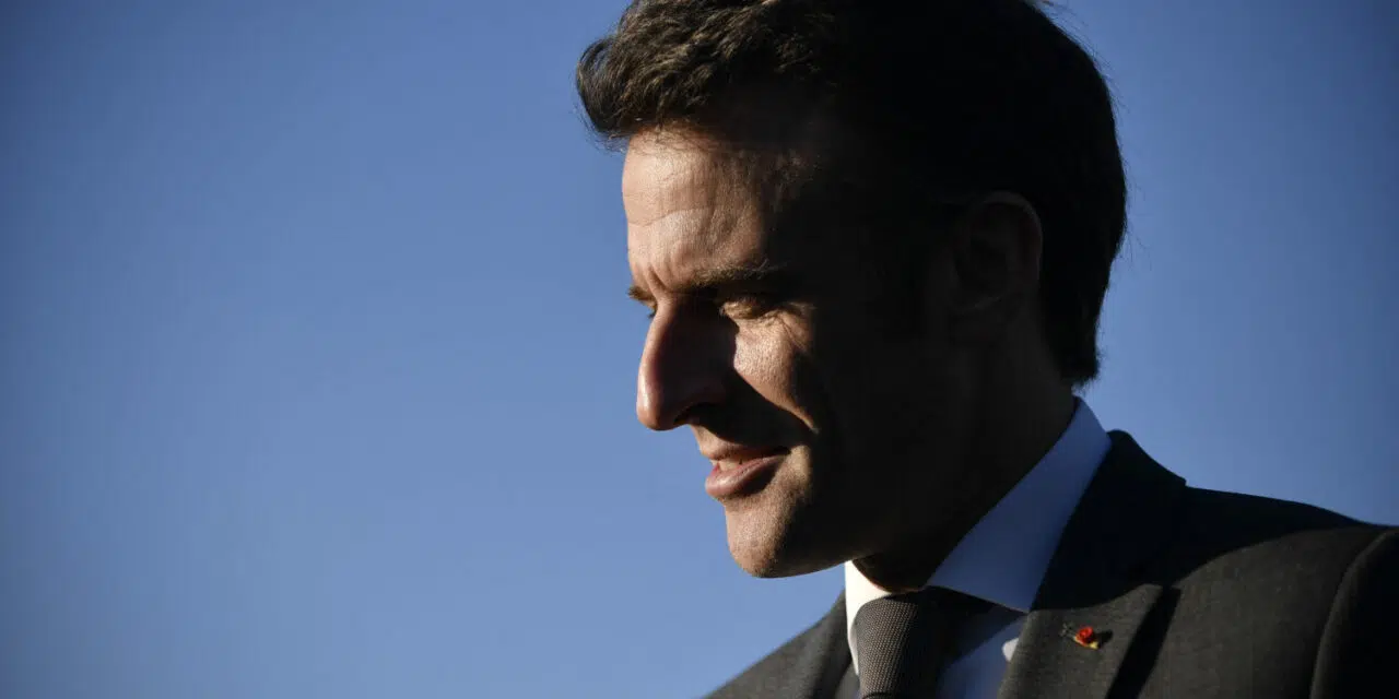 Ligue 1 : Emmanuel Macron entre dans la danse