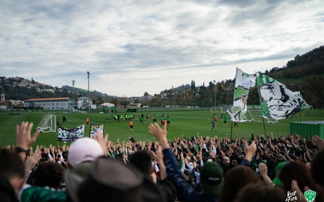 L'ambiance dingue des supporters avant le Derby - ASSE