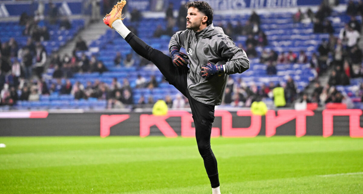 Gautier Larsonneur vivement critiqué après le derby - ASSE