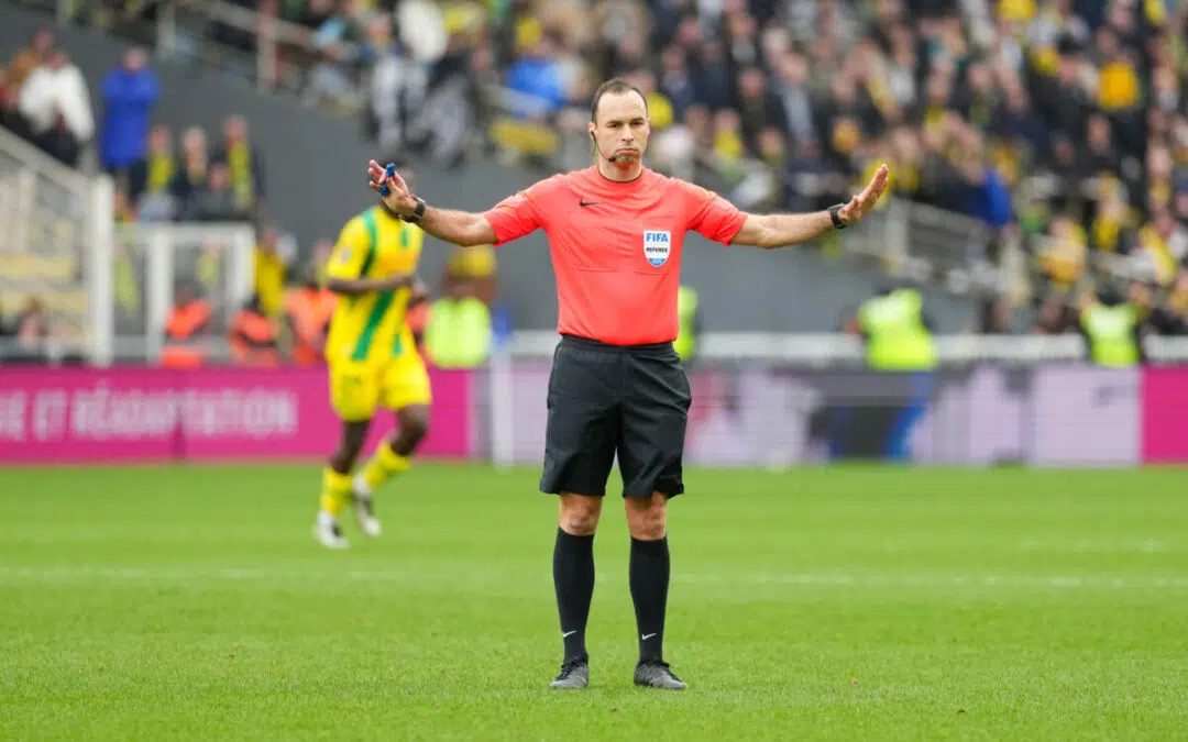 ASSE - Monaco : L'arbitre de la montée au sifflet !