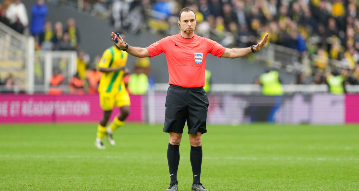 Un arbitre bien connu des Verts dans le Chaudron ! - ASSE