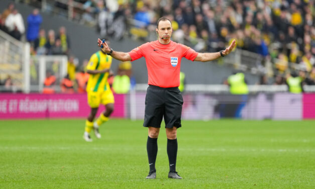 ASSE - Monaco : L'arbitre de la mont&eacute;e au sifflet !