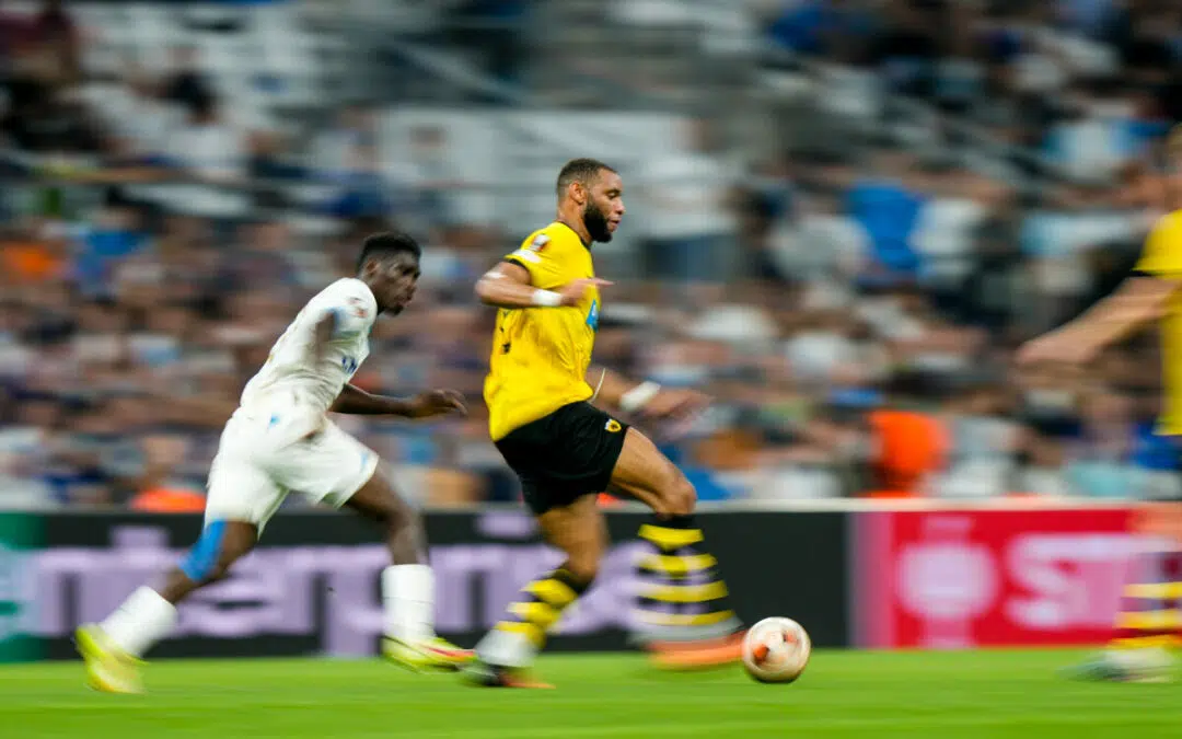 Harold Moukoudi au cœur d'une bagarre - ASSE