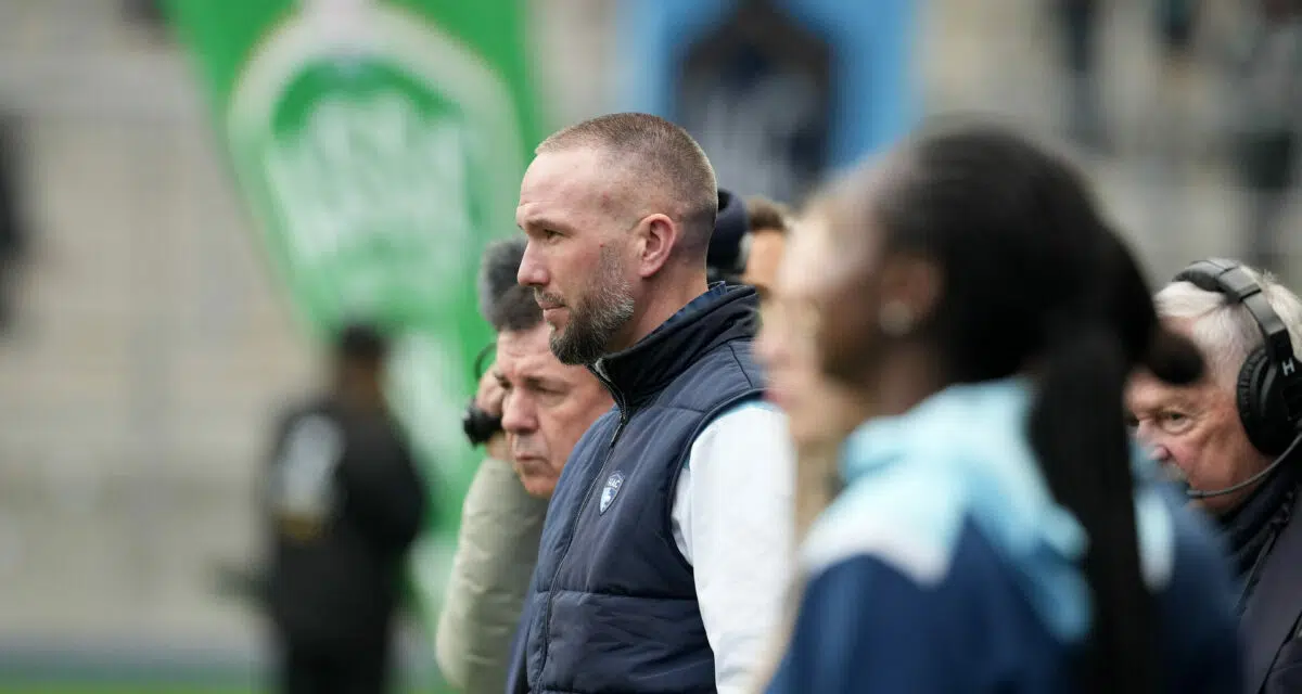Derby ASSE-OL : Didier Digard tape du poing sur la table !