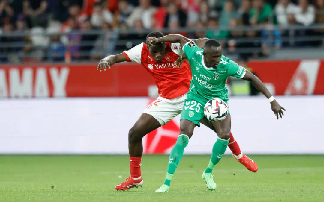 Ligue 2 : Un concurrent de l'ASSE vit 2 coups durs !