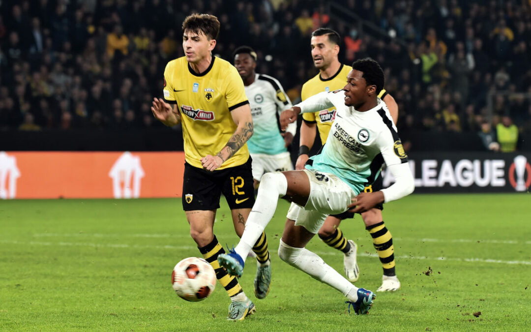 Qui est Joshua Duffus, le striker anglais qui débarque à l’ASSE ?