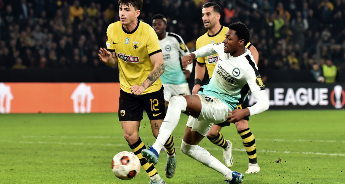 Qui est Joshua Duffus, le striker anglais qui débarque à l’ASSE ?