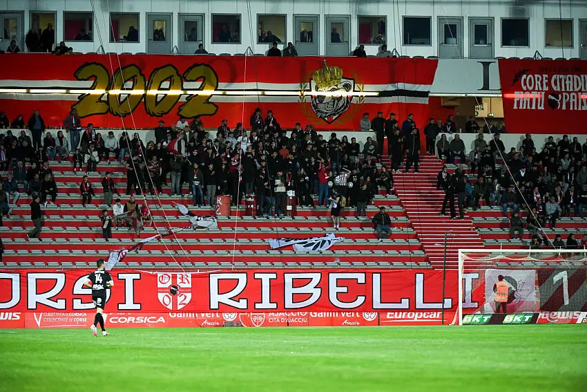 Relégué en enfer, un club pro historique ressuscite en R2 !