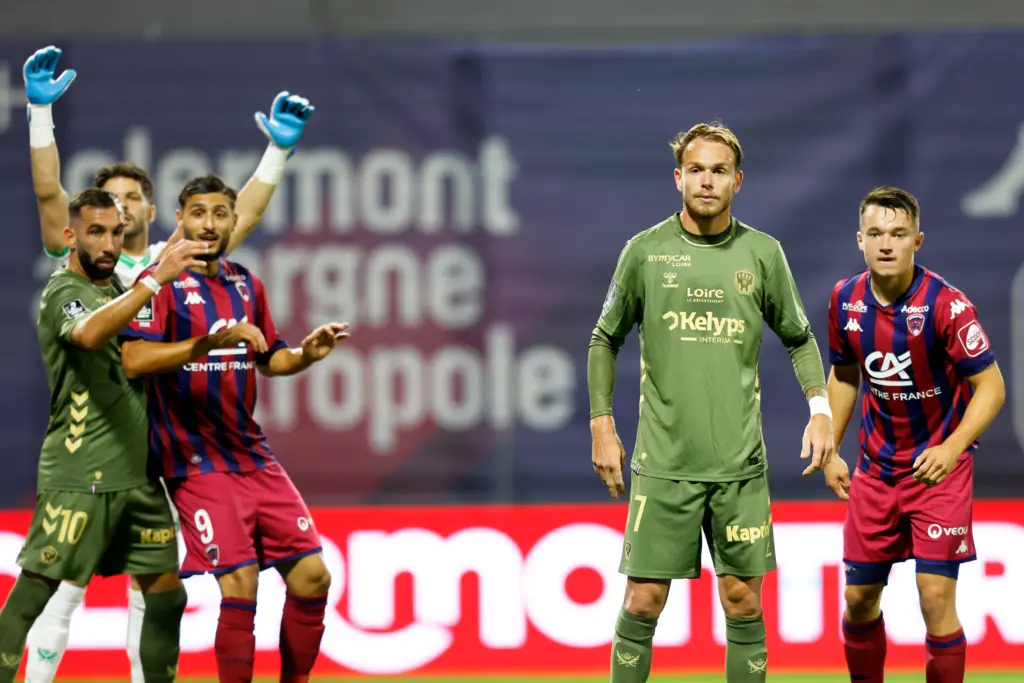 Ligue 2 : Horneland place l'ASSE au sommet