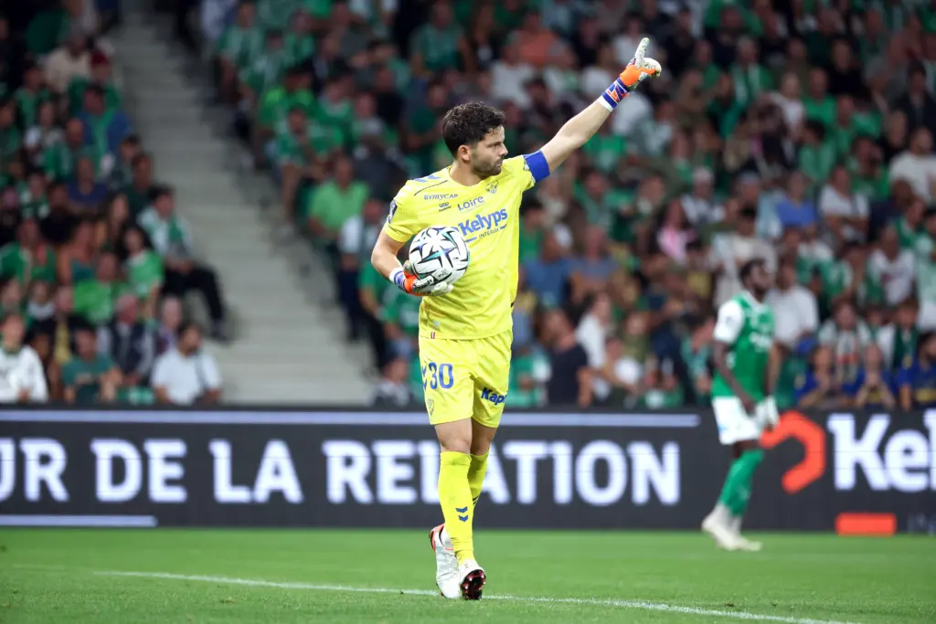 ASSE : Ce cap que franchit Larsonneur chez les Verts !