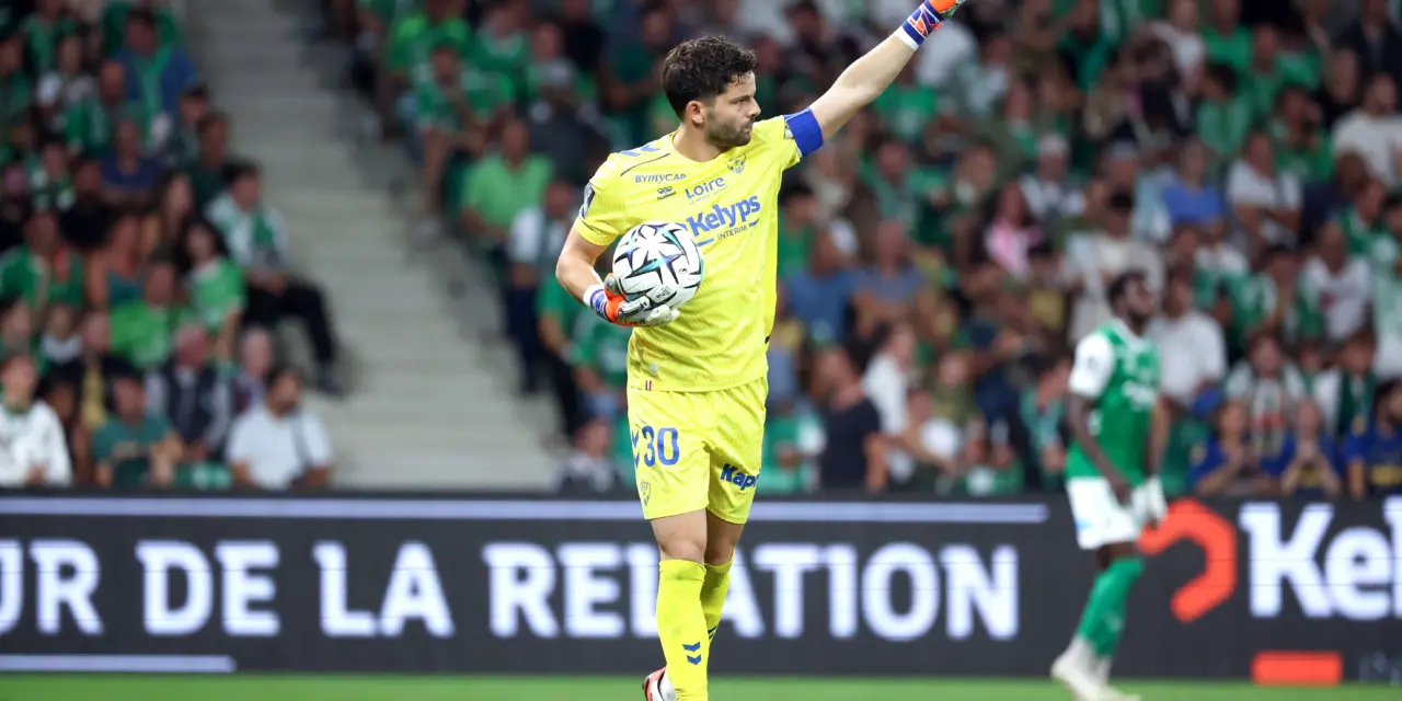 ASSE : Ce cap que franchit Larsonneur chez les Verts !