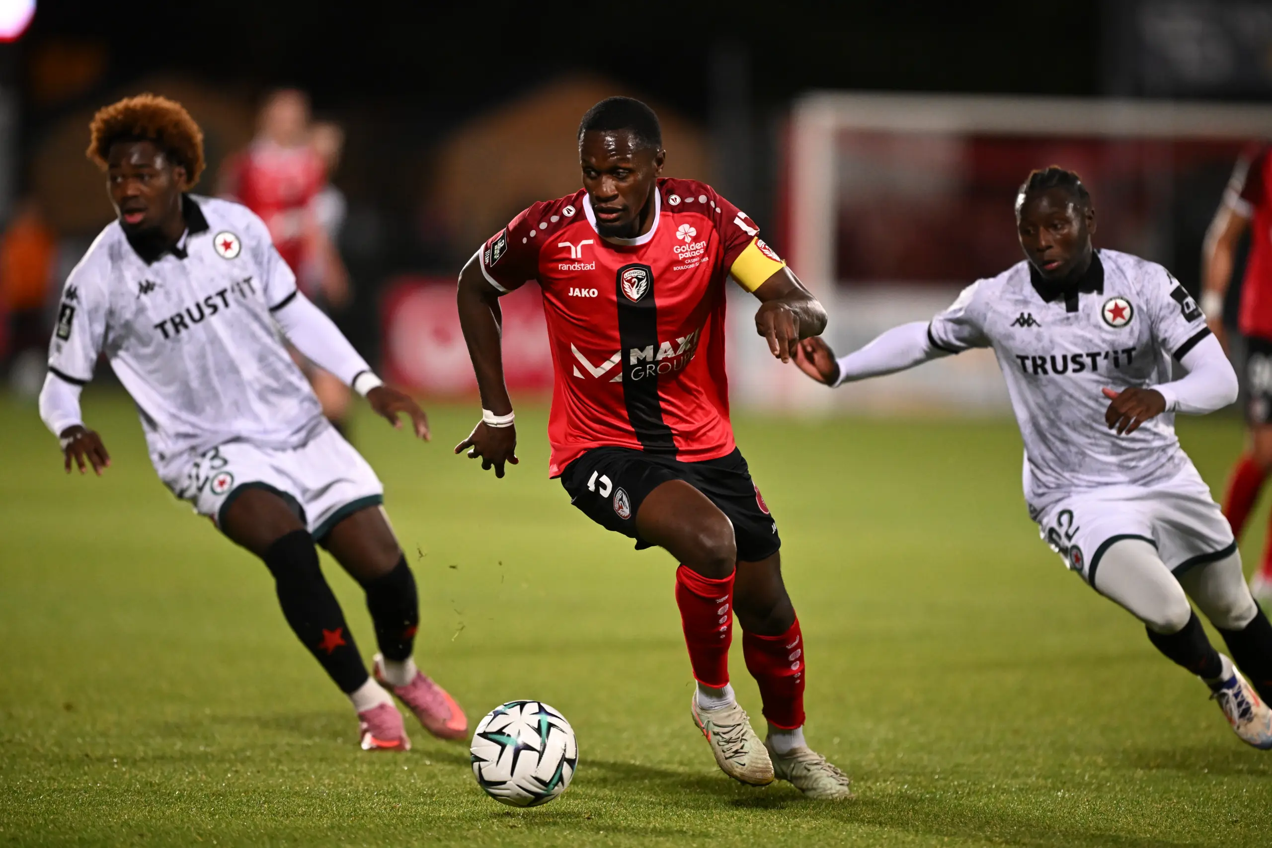 🚨 Ligue 2 : le Red Star colle aux basques de l'ASSE !
