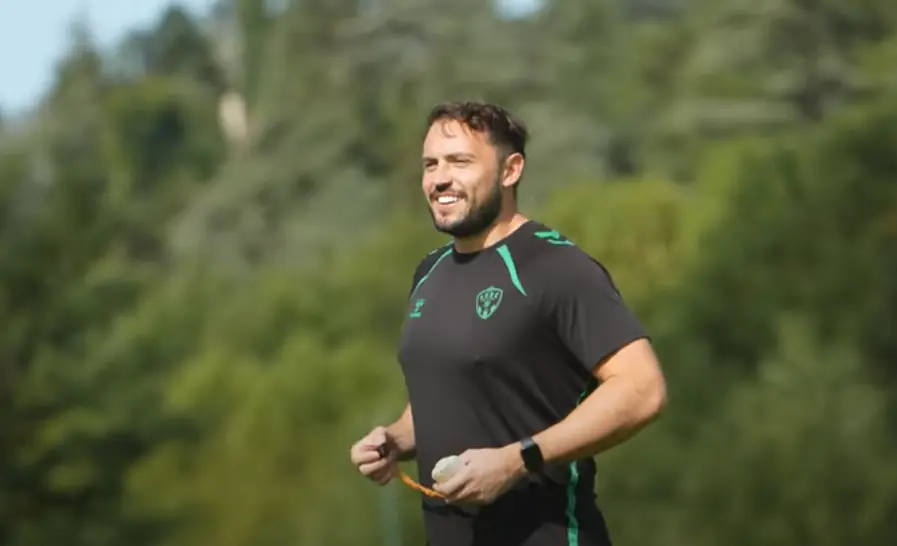 🚨 Coup de tonnerre : départ d'un membre du staff de l'ASSE