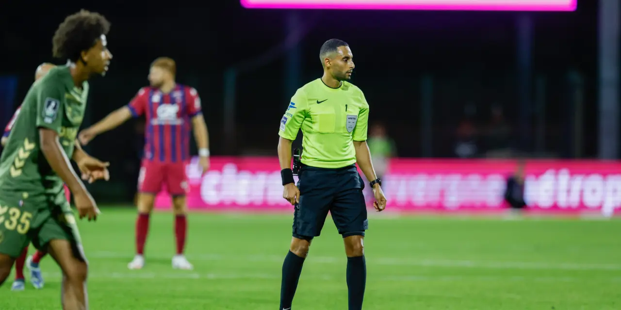 ASSE - Pau : L'arbitre désigné laisse un mauvais souvenir mais ...