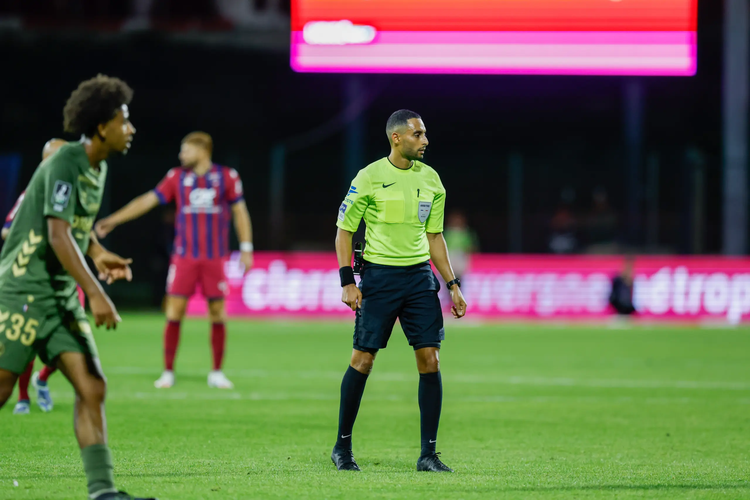 ASSE - Pau : L'arbitre désigné laisse un mauvais souvenir mais ...