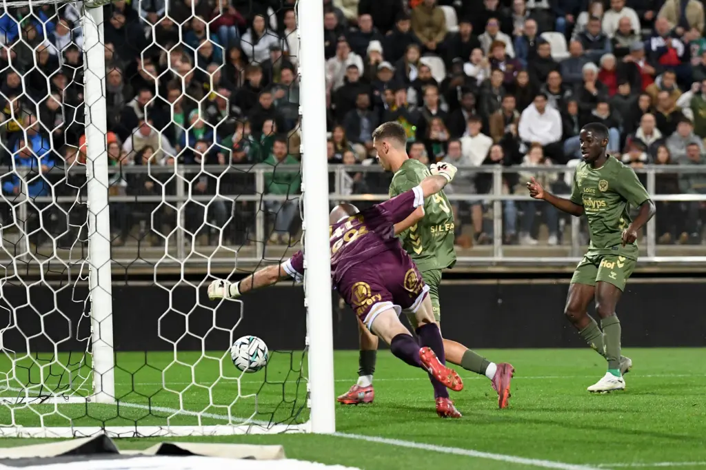 Stassin, Davitashvili, Bijot, qui est le meilleur buteur de l'ASSE ?