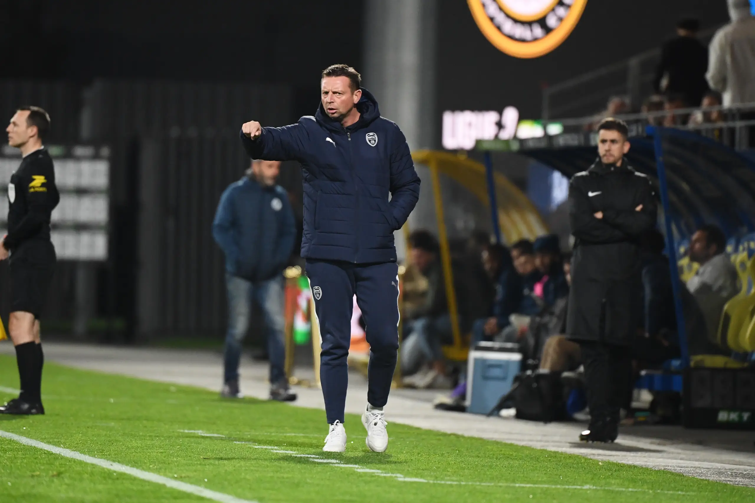 Ligue 2 : Troyes assure, Pau craque