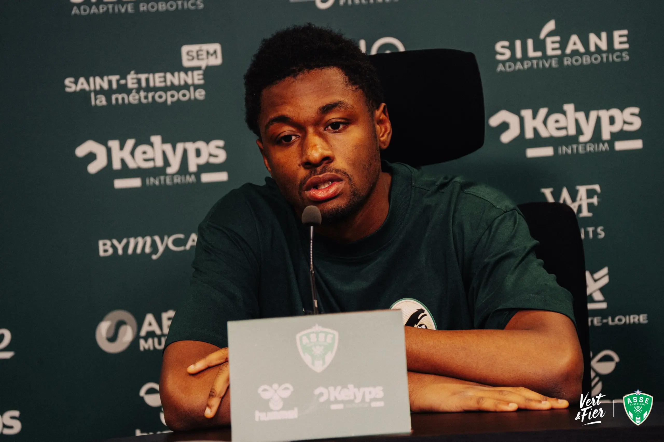 ASSE : Joshua Duffus motivé par la concurrence en attaque !